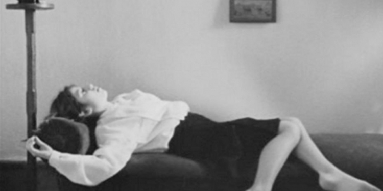 A Ay: Sıkışmışlığın Tezahürleri