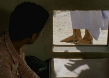 Işığın ve Mutluluğun Peşinde: Waiting for Happiness