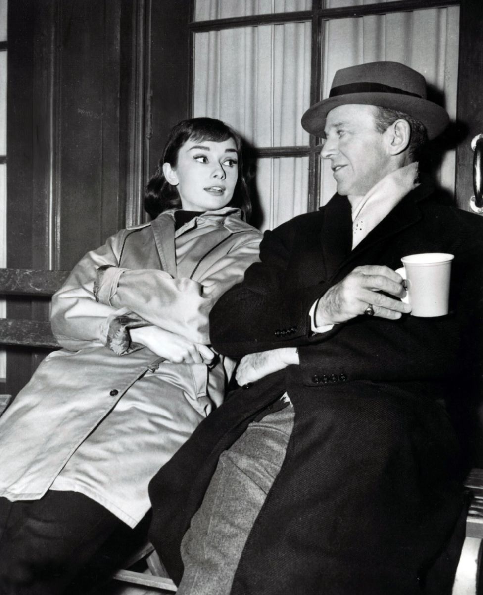 funny-face-1956-004-fred-astaire-audrey-hepburn-chat-over-coffee
