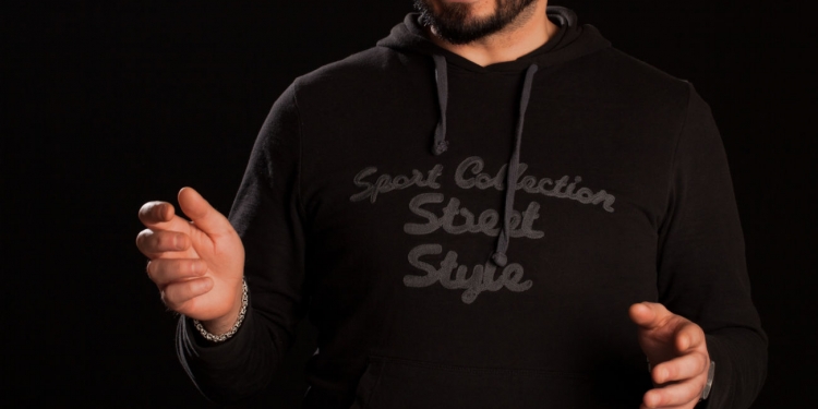 Onlar;  İpek Duben’den, Türkiye’nin “öteki”leri ve onların ötekileştirdiklerine dair çok kanallı bir video enstalasyonu