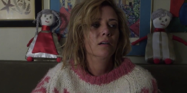 Kristen Wiig, “Crying in a Sweater” ile Düşük Bütçeli Bağımsız Filmleri Tiye Alıyor!