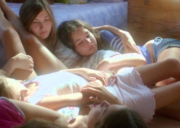 Deniz Gamze Ergüven’ in Cannes’da Ayakta Alkışlanan Filmi   “Mustang” Gösterime Giriyor!