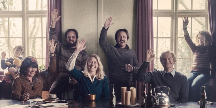 Bir Fragman: The Commune