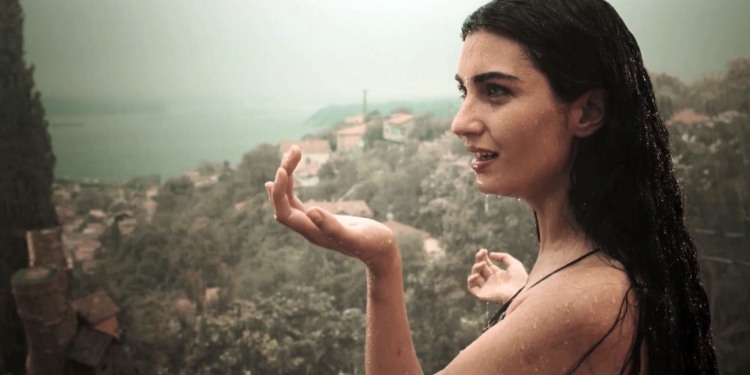 Bir Fragman: Dar Elbise