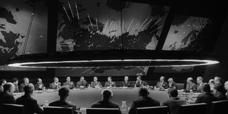 Bir Fragman: Dr. Strangelove or: How I Learned to Stop Worrying and Love the Bomb