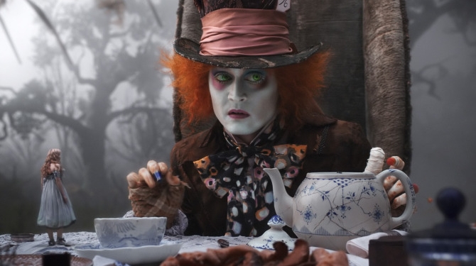 Alice Through the Looking Glass’tan Yeni Fragman Geldi!
