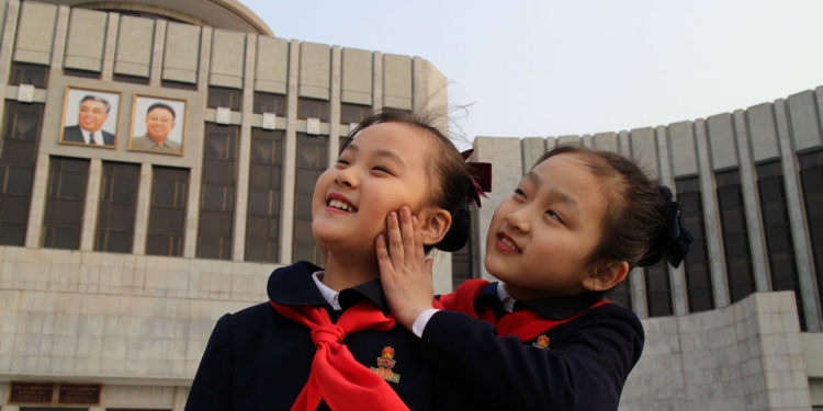 35. İstanbul Film Festivali İzlenimleri: Gülün! Bu Bir Emirdir-Güneşin Altında