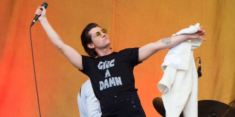 The Last Shadow Puppets’tan David Bowie Coverı