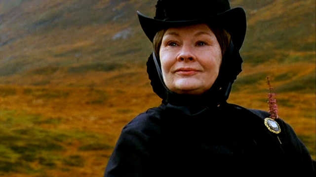 Judi Dench Tekrar Kraliçe Rolünde