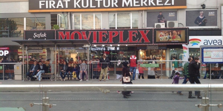 Çemberlitaş Şafak Sineması Perdelerini Kapattı