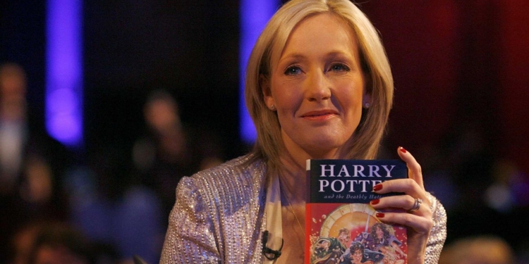 J.K. Rowling’den Hogwarts Temalı 3 Yeni Kitap Geliyor!