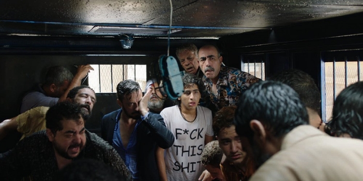 Filmekimi 2016 İzlenimleri – Clash (Esthebak): “Hangimizin Kimden Olduğu Anlaşılmaz Ki!”