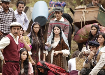 Bir Hatıra Bahçesi: Ekşi Elmalar (2016)