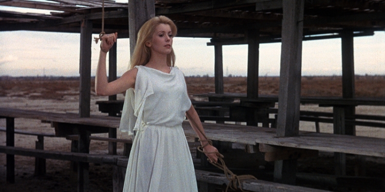 Belle De Jour: Kırmızı Mı? Beyaz Mı?