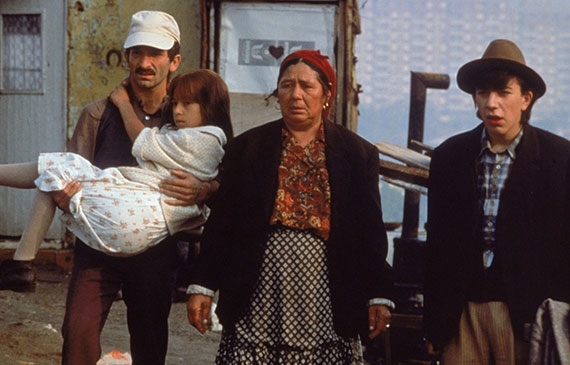 Kelimelere Anlam Katan Bizsek, Neden Kalıplara Sığınalım Ki?