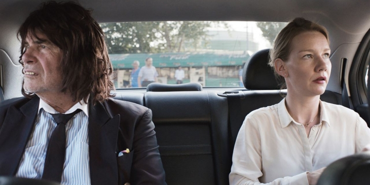 Takma Dişiyle Hayata Meydan Okuyan Adam: Toni Erdmann