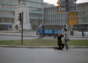 Gri Şehrin Klarnetçisi: Düttürü Dünya