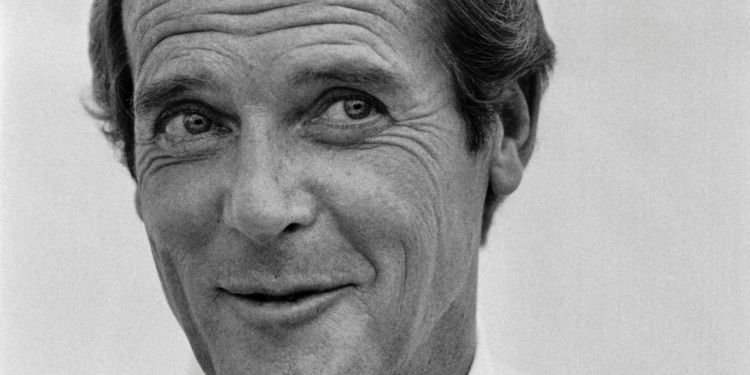 ‘James Bond’ Serisinin Efsanevi Oyuncusu Roger Moore, Hayatını Kaybetti