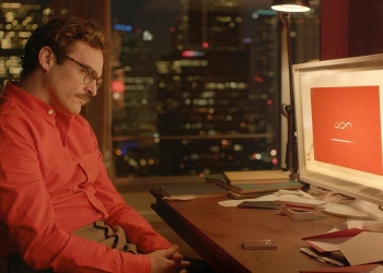 O Sadece Bir İşletim Sistemi Değil: Her (2013)