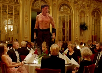 Bir Modern Toplum Taşlaması: The Square