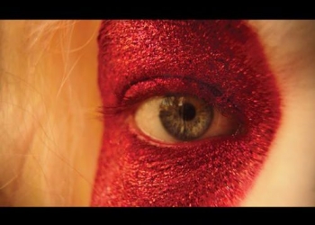 Freak Show Filminden Fragman: Kim Olursan Ol, Kendin Ol!