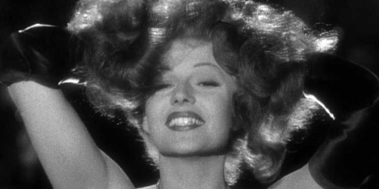 Dünyanın En Güzel Kadınısın Sen!