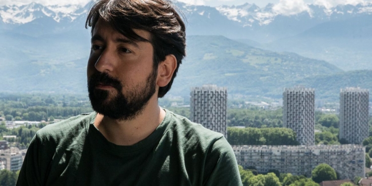 Gurbetin Lisanında “İnsan”: Onur Yağız ile Söyleşi