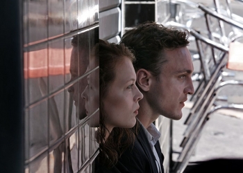 Geçmişten Bugüne Zamansız Bir Mülteci Hikayesi: Transit