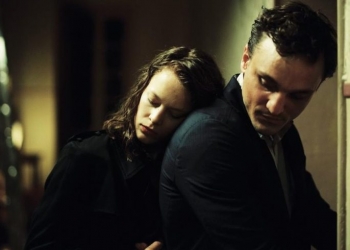 Transit: Söz konusu savaş olunca hangi zamanda geçtiğinin bir önemi var mı?