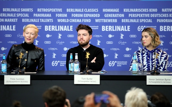 ‘’THE SOUVENIR’’den İlk Fragman Yayınlandı