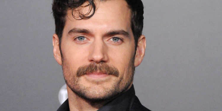 Yeni Sherlock Holmes Henry Cavıll Olacak
