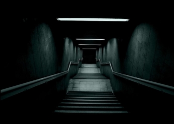 Merdiven Altı Sırları: Karanlıkta Saklananlara Işık Tutan Belgeseller