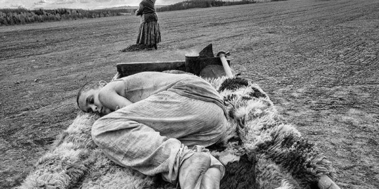 Siyahın Bin Bir Rengi: The Painted Bird (2019)