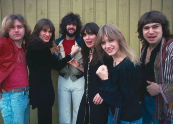 Carrie Brownstein Efsanevi Rock Grubu ”Heart”ın Hikayesini Konu Alan Bir Film Yazıp Yönetecek