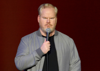 Jim Gaffigan Peter Pan & Wendy’de Rol Alacak