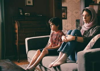 Küçük Bir Yalan: Mesle Bache Adam (2018)