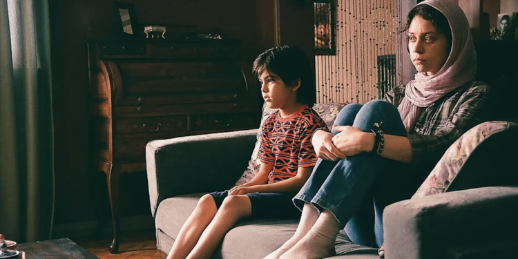 Küçük Bir Yalan: Mesle Bache Adam (2018)