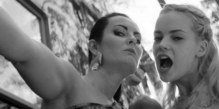 40. İstanbul Film Festivali’nden İzlenimler: In the Mirror (2020)