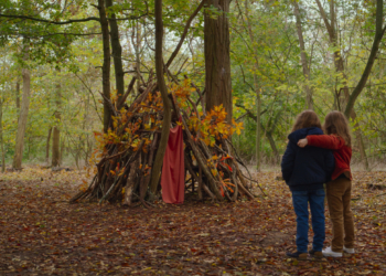 Çocukluk ve Yansımalar: Petite Maman (2021)