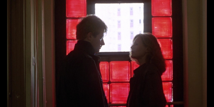 “O Karanlıklara, O Yalnızlığa, Acıya:” A Short Film About Love (1988)