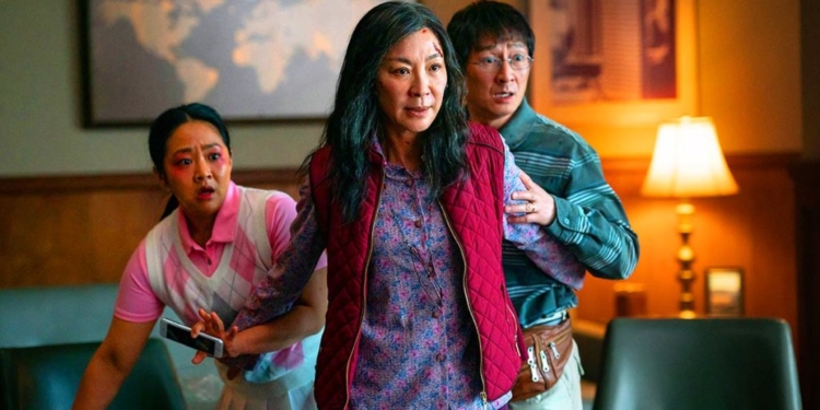 Everything Everywhere All At Once Filminden Fragman Yayınlandı