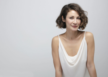 On Parmakta On Marifet: Ece Dizdar ile Söyleşi