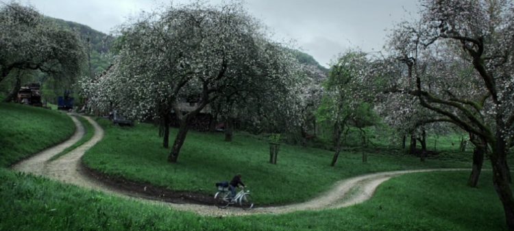 İkimiz Beraber Sığar mıyız Bu Hayata?: Patika (2013)