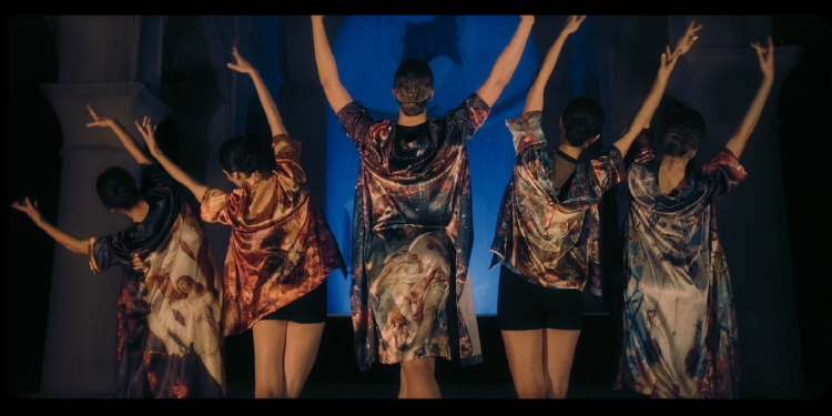 İki Dünya Bir Olunca: Synthesis (2022)