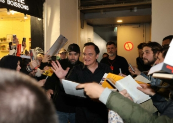 Quentin Tarantino mart ayında çıkan yeni kitabı “Sinema Spekülasyonu” ile ilgili konuşmak üzere 29 Mart Çarşamba günü Avrupa’nın en büyük sineması Le Grand Rex’i taşarcasına dolduran Parisli izleyiciyle bir araya geldi.