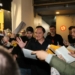 Quentin Tarantino mart ayında çıkan yeni kitabı “Sinema Spekülasyonu” ile ilgili konuşmak üzere 29 Mart Çarşamba günü Avrupa’nın en büyük sineması Le Grand Rex’i taşarcasına dolduran Parisli izleyiciyle bir araya geldi.