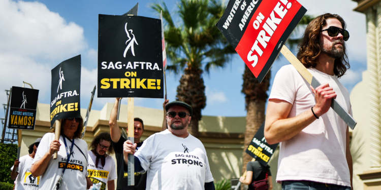 Hollywood Grevinde Mutlu Son: SAG-AFTRA Geçici Anlaşmaya Vardı
