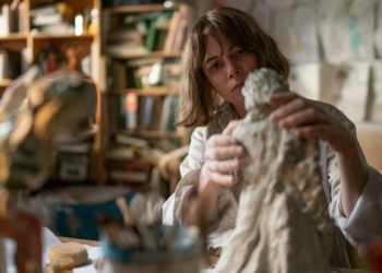 Kanadı Kırık Güvercin: Showing Up (2022)