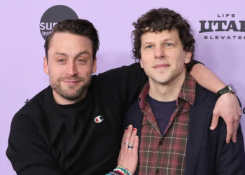 Jesse Eisenberg’in A Real Pain Filminden Yeni Görüntüler!