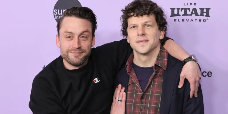 Jesse Eisenberg’in A Real Pain Filminden Yeni Görüntüler!